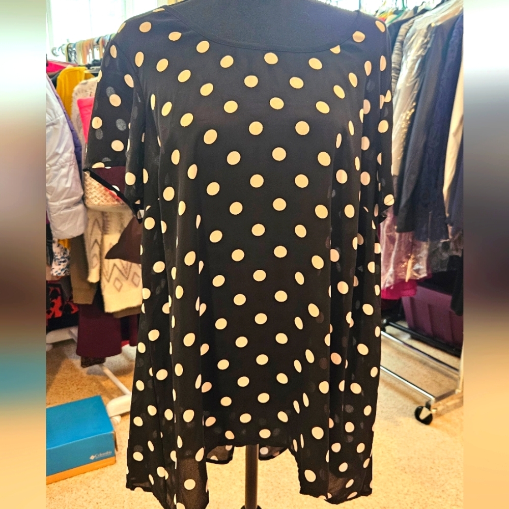 Torrid Size 1 High Loe Black and White Polka Dot Blouse Top Shirt